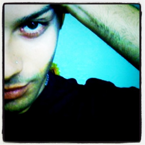aspirante regista di B MOVIE http://t.co/CcYpF1urnh