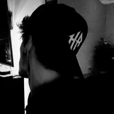 tfbzdh's profile picture. e