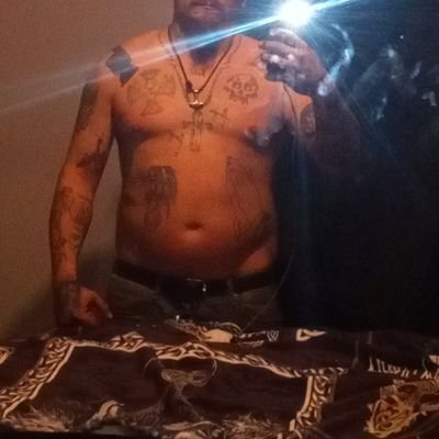 I'm just looking to fuck, 36 yrs old and trying to fuck with a couple and help destroy his ole lady
