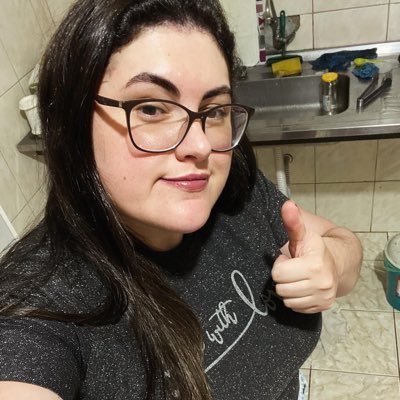 Tenho 37 anos, Made in Ceará, Celíaca, Fotógrafa e eu amo: viajar,muay boran, meu namorado, minha familia e meu estilo de vida. Defendo o PND. 🌹