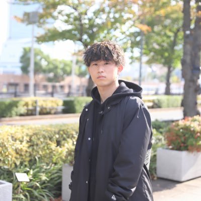 おもにサーバーサイドでちょっとフロント、インフラといった感じ。 アクロバットスポーツの先生もしています🤸SES → 自社開発 → フリーランス