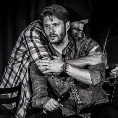 Supernatural Fan Jensen and Jared follow me https://t.co/6jxTXmG6ou