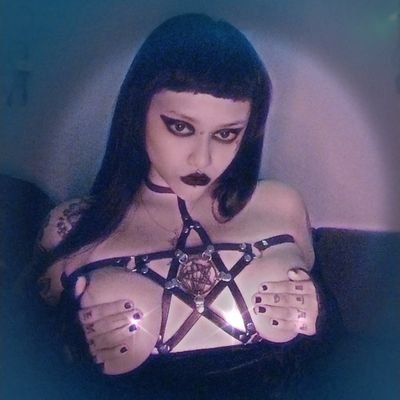 Hi Lovers💘
Im the sweetest brat you'll ever see
😈👻DM if you want exclusive content👻😈