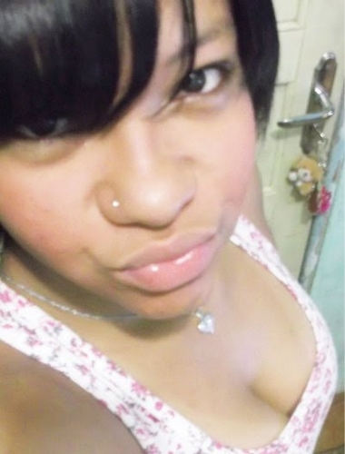 ∿ Capricorniana, tenho 18 anos, sou chata, ciumenta, chorona, folgada, barraqueira, risonha, alegre ousada & filha de Deus, Prazer =)   Segue qe sigo de voltÁ
