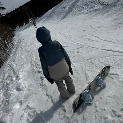 ただのスノーボードバカなDH(歯科衛生士)です♡ 登山も少し🏔体力なさすぎな頭痛持ちですがそれでも山が好き🏔大切なにゃんこ🐱♀と暮らしています❣️雪山、猫好きな人よろしくお願いします😃 バセドウ病で心肺機能が弱いです😿治療中。 たまーに気ままにひっそりこっそり呟きます。
