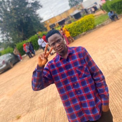 Graphics Designer// EKSUITE // Man United // Economics Student //Twitter Influencer // Dm for Ads and Promo 💯