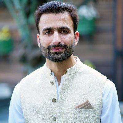 AbdullahNawazK's profile picture. I'm who i'm not and i'm not who i'm. Smoke that!