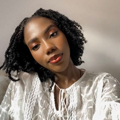 Ici c’est Annette🙇🏾‍♀️ Beninese🇧🇯| passionnée des arts | cuisinière, pâtissière | CEO « les délices d’Ayem » | Étudiante en droit | Styliste autodidacte.