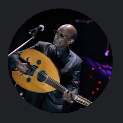 إنما قلبي عنيدٌ لا يبالي لا يمل ..ينظم الحُب اغانى..
لا ... لا تسلنى .... طي عينيه
بريقٌ
و غموضٌ
و معااااااااني