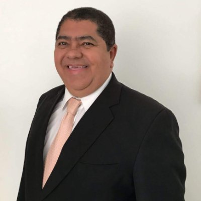 Brasileiro, nascido no nordeste do país, trabalhador honesto e futuro operador do Direito.