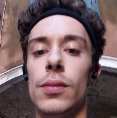 JulesVP76's profile picture. Just thumbling around 🤸‍♂️