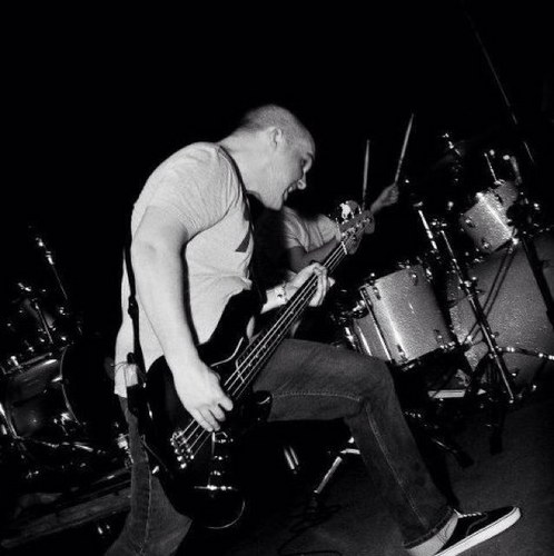 ninoippolito's profile picture. Plat bass/sing in Seek To Thrill, XXX, being weird andi living life \m/