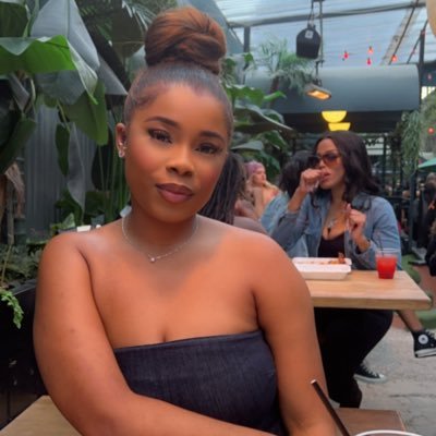 vivelizabeth_'s profile picture. serial retweeter x