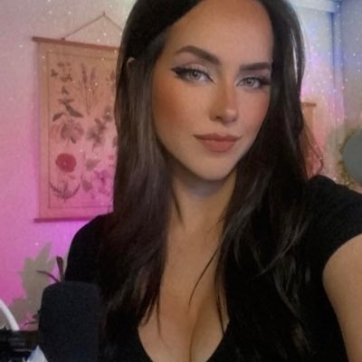 cosplayer and streamer! business email: primrosefawntv@gmail.com