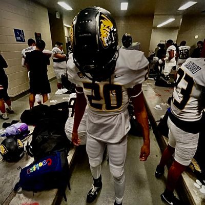 6’1|180| C/O26’ |Db/Wr|Track|Saguaro hs