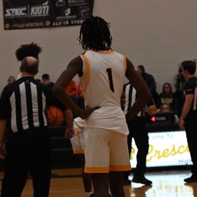 senior in high school Crescent high school PG,SG 6,0 140 class of 2025 (864📍) Basketball 18 years old Gpa/3.88