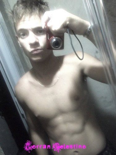Meu nome é Lorran tenho 17 anos e danço Free Step & Shuffle, quer saber mais ? segue *--*