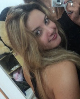 É meu defeito, eu bebo mesmo,
beijo mesmo, pego mesmo!
e no outro dia nem me lembro... é tenso!