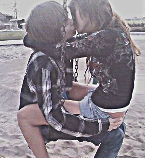 HOWT33NSLIVE's profile picture. L.I.F.E : Love. Ideas. Fun. Each new day.