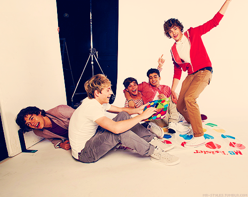 Hello :)  I love listening to music or watch a movie.
I'm crazy and laugh too much xx #BelgiumWants1D