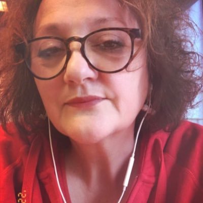EleonoreSimoes's profile picture. happy