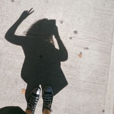 dancininurleviz's profile picture. swiftie since 2013.
•
 she/her.
•
 mi único talento es quejarme.