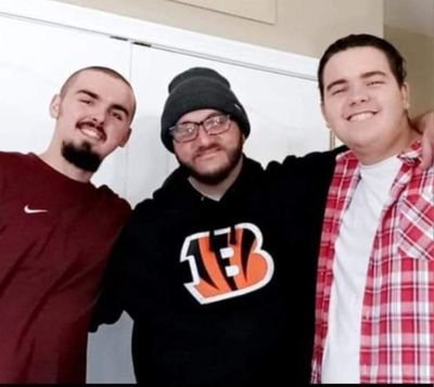 Husband, Father, Bengals Fan, Ohio State And Michigan Fan, Huge Pro Wrestling Fan. Just An All Around Great Guy! Call Me Bobby Or Hud. Nice To Meet Yall.