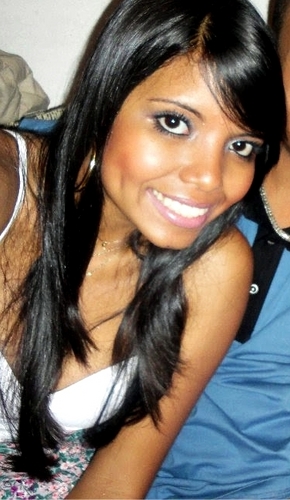 Sorria sempre, seus lábios não precisam traduzir o que acontece no seu coração :)