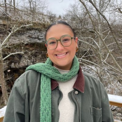 PhD student/Eco-Evo Geneticist in training @UNLsbs 𖤒 🌊🌡️🧬 BA @WoosterEdu ‘21🐝 Former Field Assistant @InsideNatGeo she/her/她 🏳️‍🌈