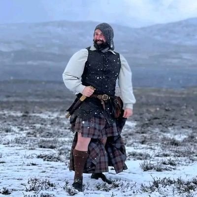 Hi! I'm Andy the Highlander Scottish, content creator and tour guide with my company Highlander tours.🇺🇲🏴󠁧󠁢󠁳󠁣󠁴󠁿🏴󠁧󠁢󠁳󠁣󠁴󠁿