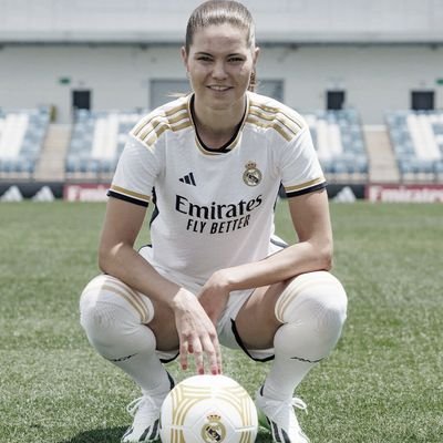 𝑎𝑙𝑒𝑠𝑠𝑎𝑛𝑑𝑟𝑎 Messi
18 𝑎ge
daughter of lionel and antonella
