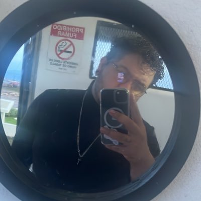 lrs11401's profile picture. Y recibe la muerte como una vieja amiga ⃝⃒⃤