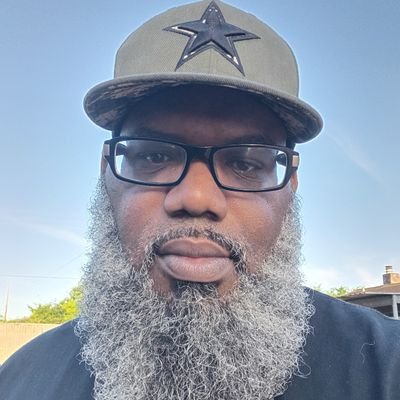locc6952's profile picture. 