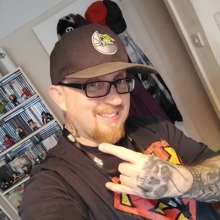 Foodie. Occasional gamer. ADHD. Old, chilled out nerd. Traveller. Chaos