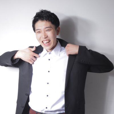 有限会社グルー所属 新国立劇場演劇研修所第16期修了 【次回】8月31日〜『サヨナラソング-帰ってきた鶴-』【過去作】(出演)『トンカツロック』『反乱のボヤージュ』『紙風船』(稽古場代役)『白衛軍』