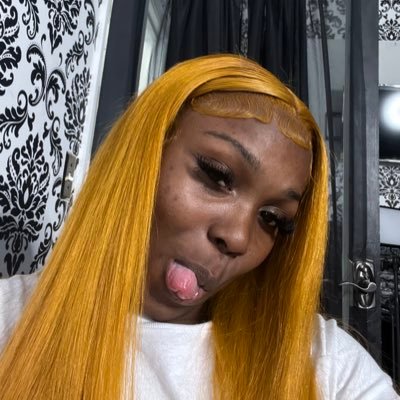 lifeasniaa's profile picture. 