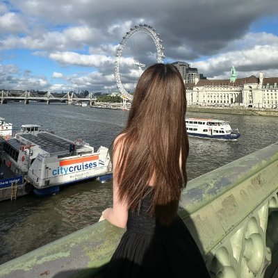 dhshsvsushh's profile picture. 