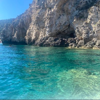 It's cold when you first enter, but you get used to it 🌊