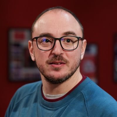 Comédien, créateur et vidéaste de RUMBLE PAD. Aussi sur Twitch : https://t.co/rGi7QpcpDA Contact Pro : rumblepad.contact@gmail.com