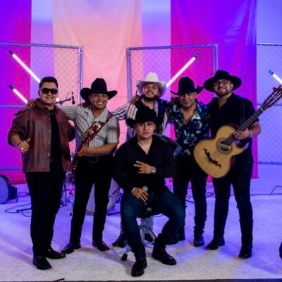 Contrataciones 🇲🇽 Chicago Representaciones Artísticas Juan Loredo 444-303-0325 / 🇺🇸 Zamora Entertaiment Felipe Rucobo +1(708)426-9487 Universal Music