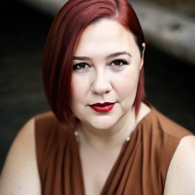 🦸♀️Kick-Ass Female Solopreneur
👩💼Small Biz Consultant
👄 Speaker
✍Author in Progress