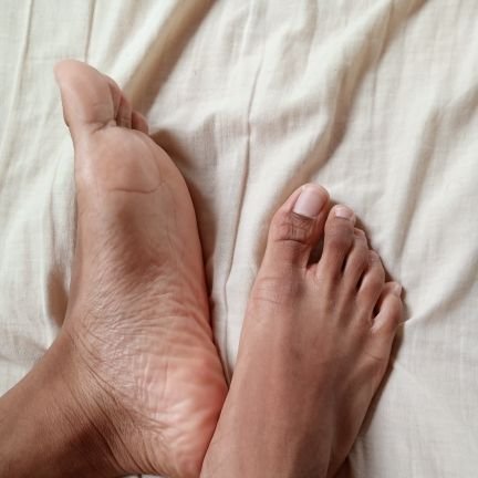 I am a young twink, selling feet pics and videos to fulfill all your fantasies

Open to your wildest requests, I turn fantasies into reality.