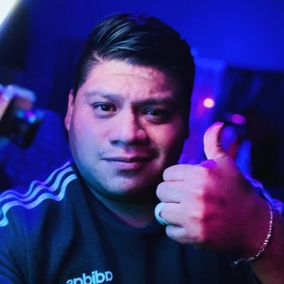 La imaginación va mas allá de mi Introspección amante del cine y de la fotografía Lic administración y comunicación. locutor de radio cabeza y futuro Youtuber