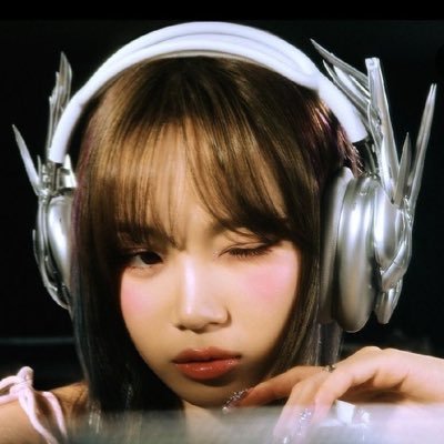 SSERABLUE's profile picture. le sserafim world domination