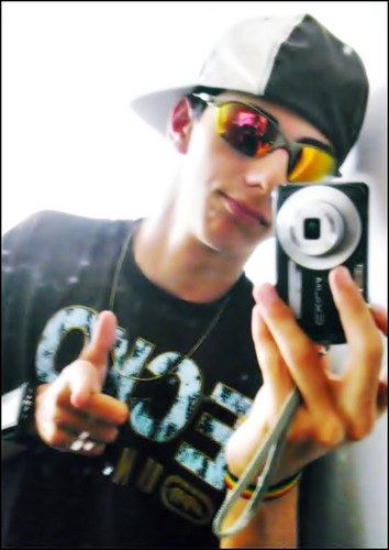 Paz justiçaa & liberdadee ! , e qem quiser add msn ae , felipegodoy08@hotmail.com