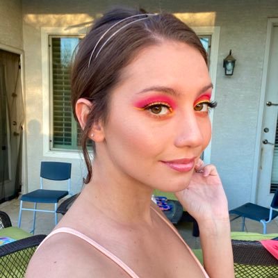 28 • Virgo ♍️ • LGBTQ+ 🏳️🌈 • 🌼 Natalie Skye 🦋 • @ico_soundz 💃🏽🕺🏻 ear plug earrings ⬇️