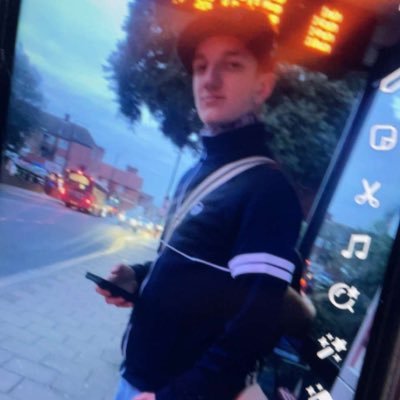 JakTheLad1885's profile picture. “𝔑𝔬 𝔬𝔫𝔢 𝔩𝔦𝔨𝔢𝔰 𝔲𝔰. 𝔚𝔢 𝔡𝔬𝔫’𝔱 𝔠𝔞𝔯𝔢.” Shitposting, Retweets & Millwall