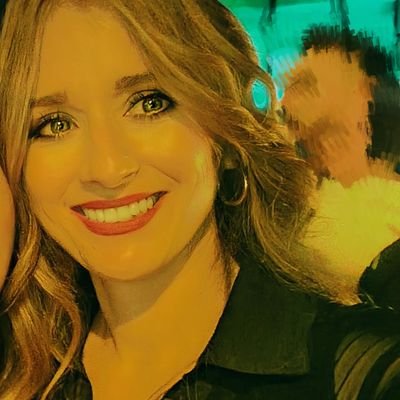 Embelesada por el continente asiático.
Soy joyera pero no hago joyos.