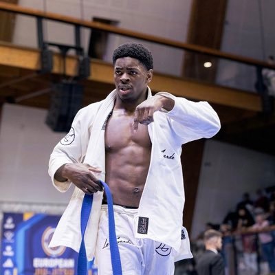 🥈vice champion d’Europe           🥇x2 champion de France             en vu d’être le meilleur grappleur français 🤴🏾