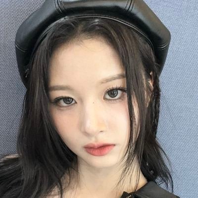 #sullyoon ; she's got glitter for skin, my radiant beam in the night. ♡